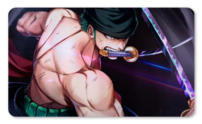 Tapete de Roronoa Zoro de One Piece con el torso al descubierto y una espada en la boca en plena acción de combate impreso por QuintaProjects.