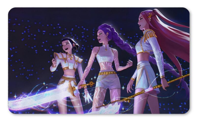 Tapete HUNTR/X de KPop Demon Hunters con las armas de Rumi, Mira y Zoey
